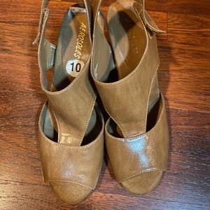 Size 10 Tan/Brown Aerosole Heels